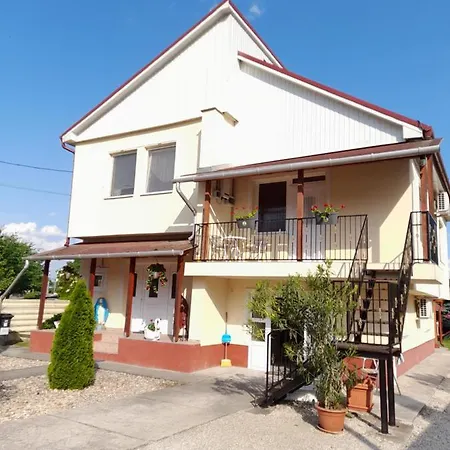Napsugar Vendeghaz Apartment Tiszaujvaros Exterior photo