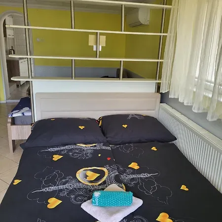 Napsugar Vendeghaz Apartment Tiszaujvaros Room photo
