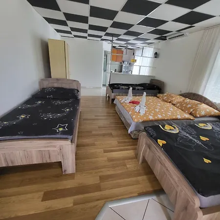 Napsugar Vendeghaz Apartment Tiszaujvaros Exterior photo