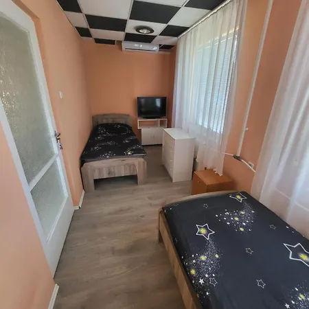 Napsugar Vendeghaz Apartment Tiszaujvaros Room photo